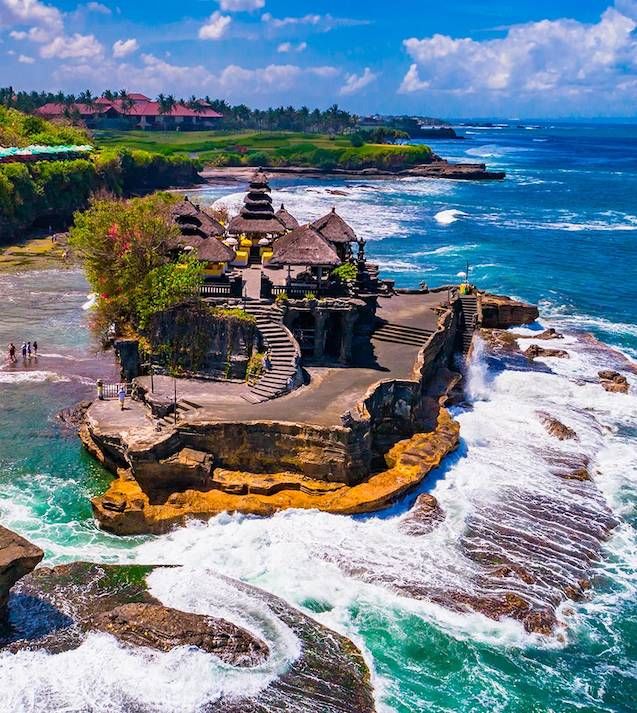 Tanah Lot, Ulun Danu Beratan & Handara Gate; continue to Ubud.